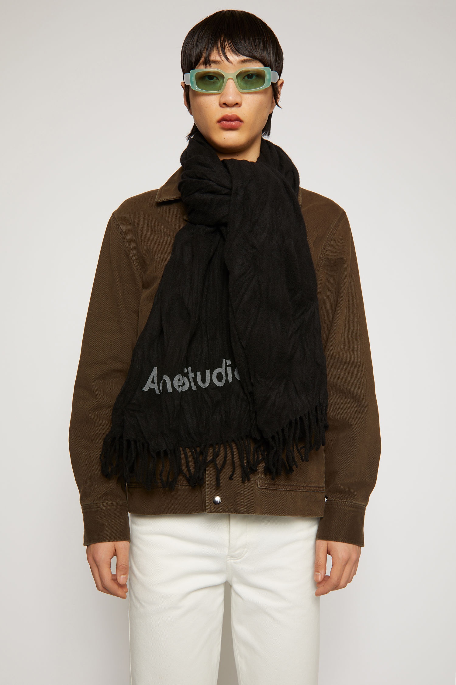 Crinkled wool scarf black - 4