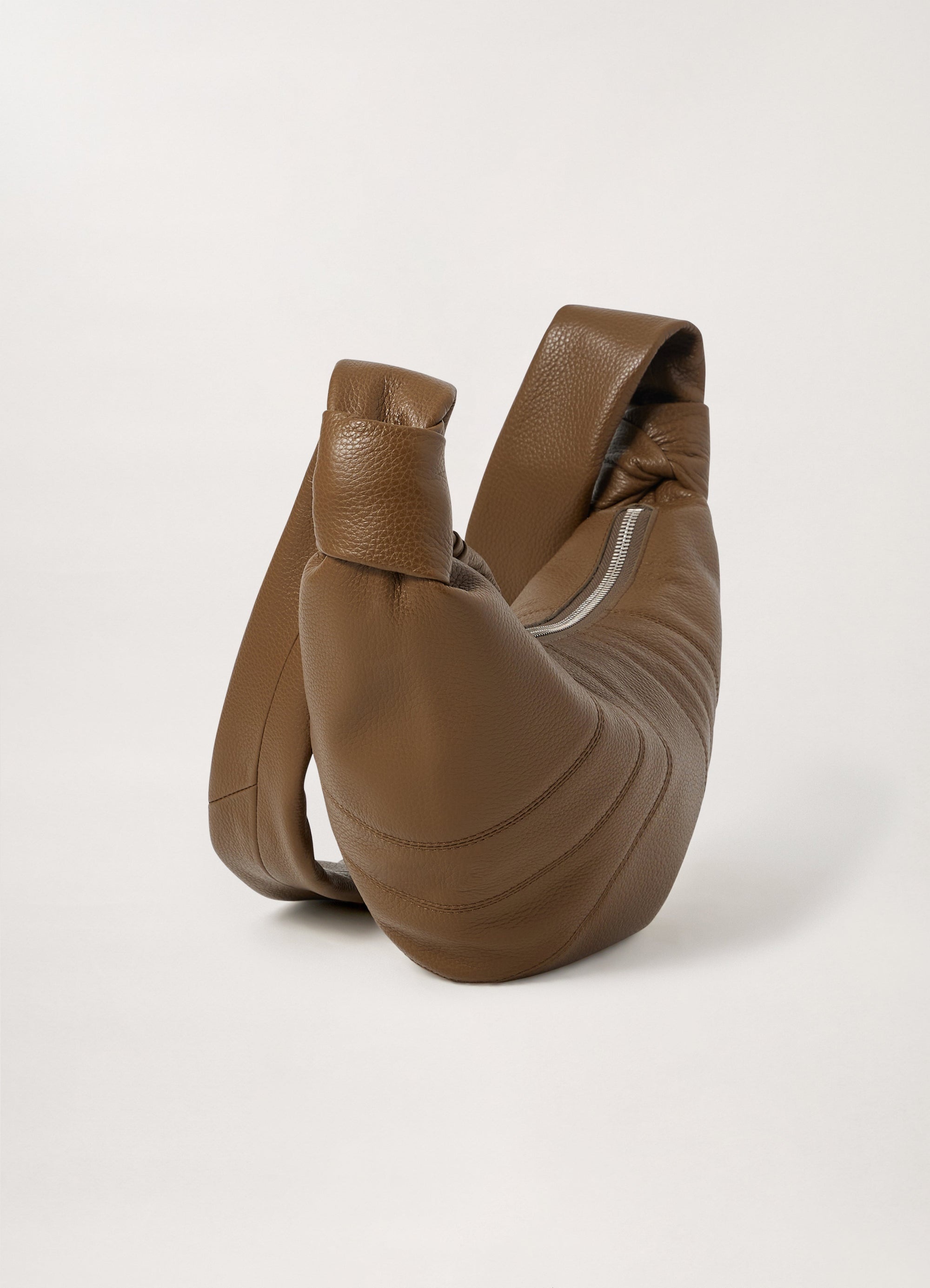 SMALL CROISSANT BAG
GRAINED LEATHER - 2