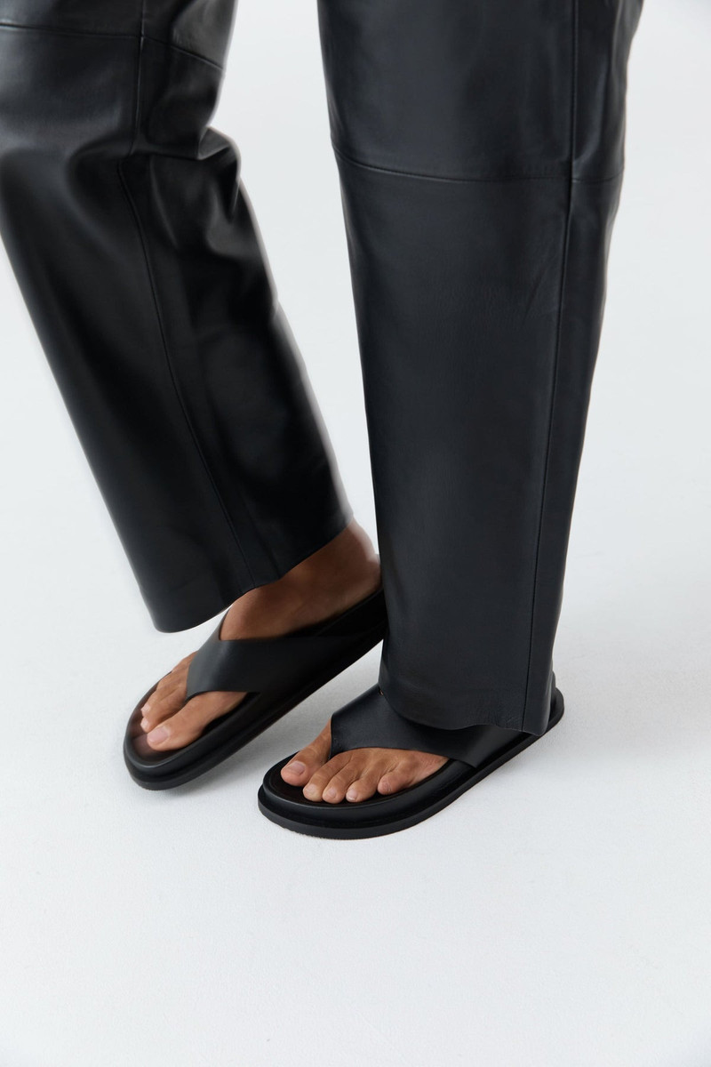 ST. AGNI Classic Thong Slide - Coffee outlook