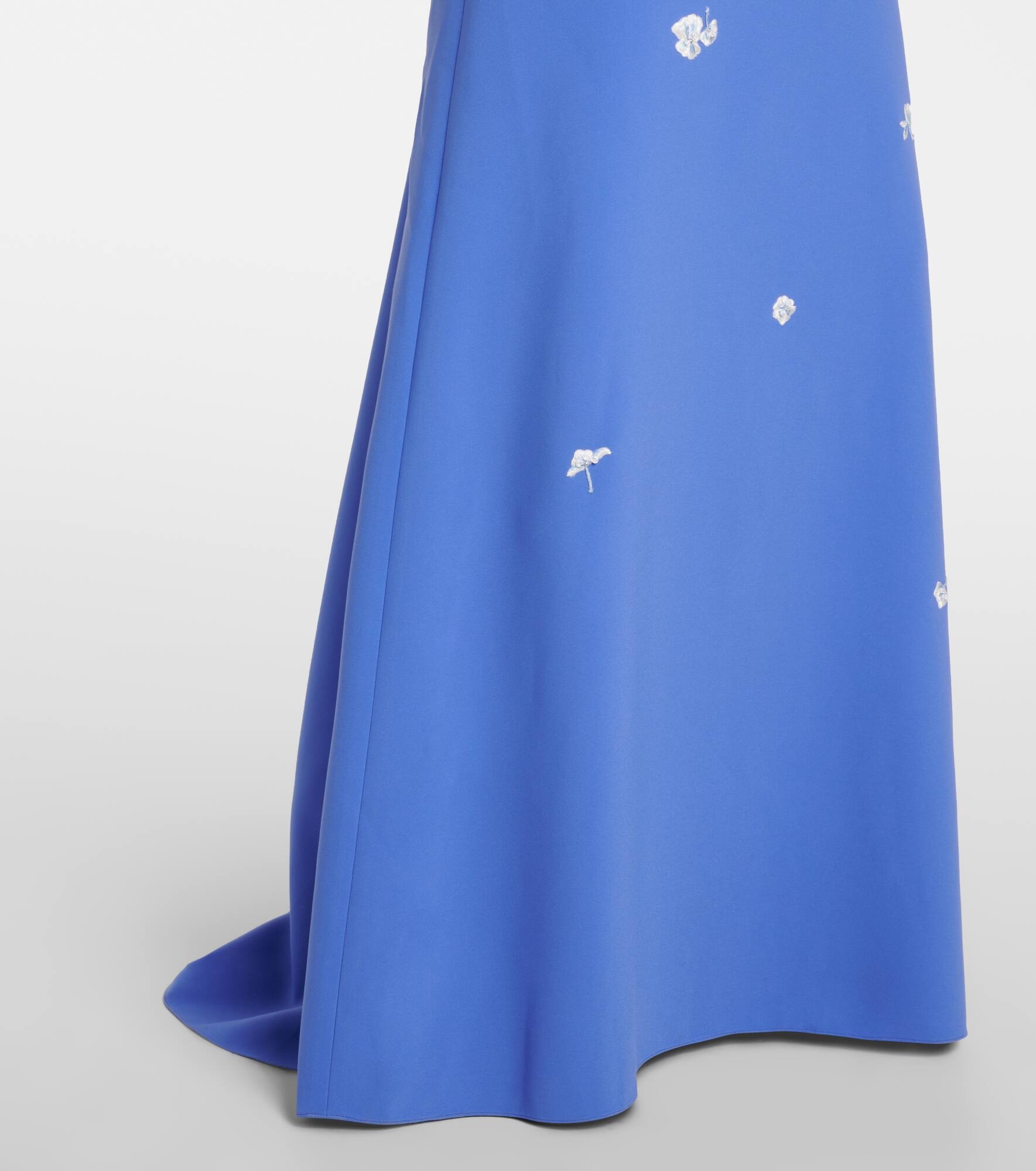 Embroidered crêpe gown - 5