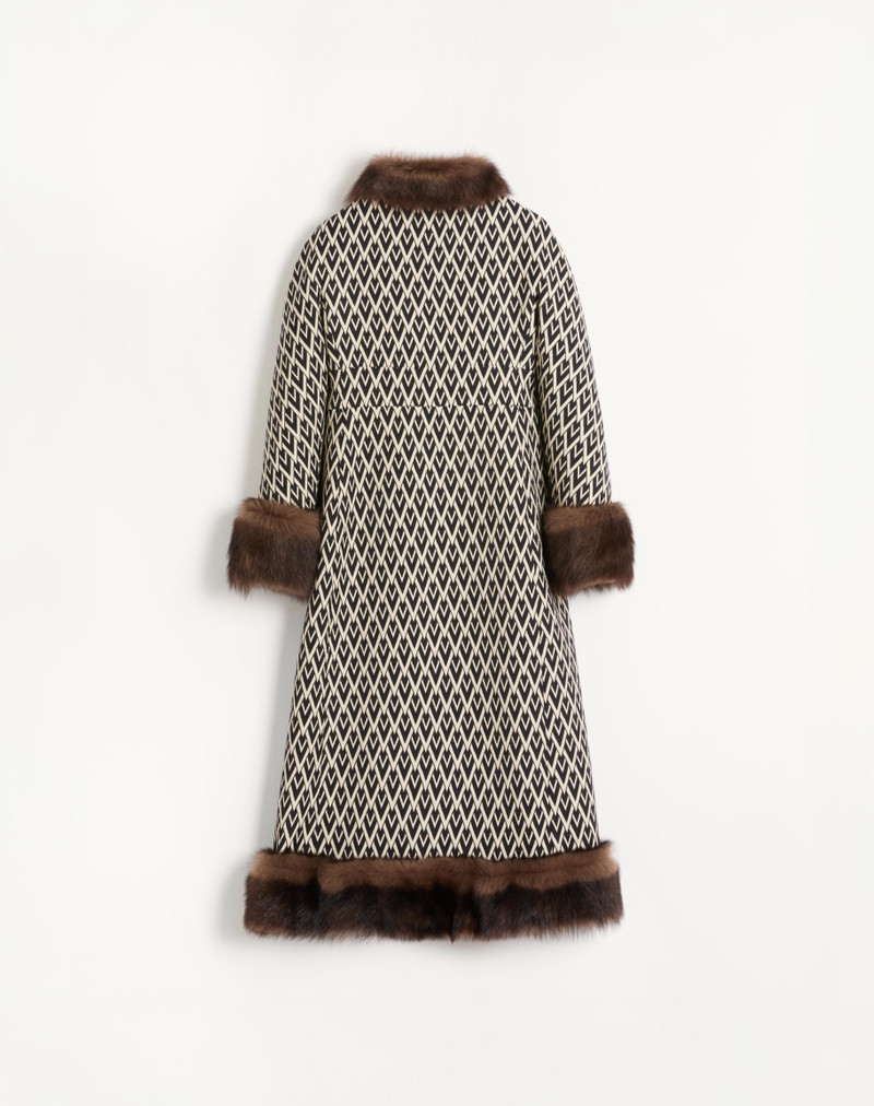 Valentino TOUTE LA V JACQUARD COAT outlook