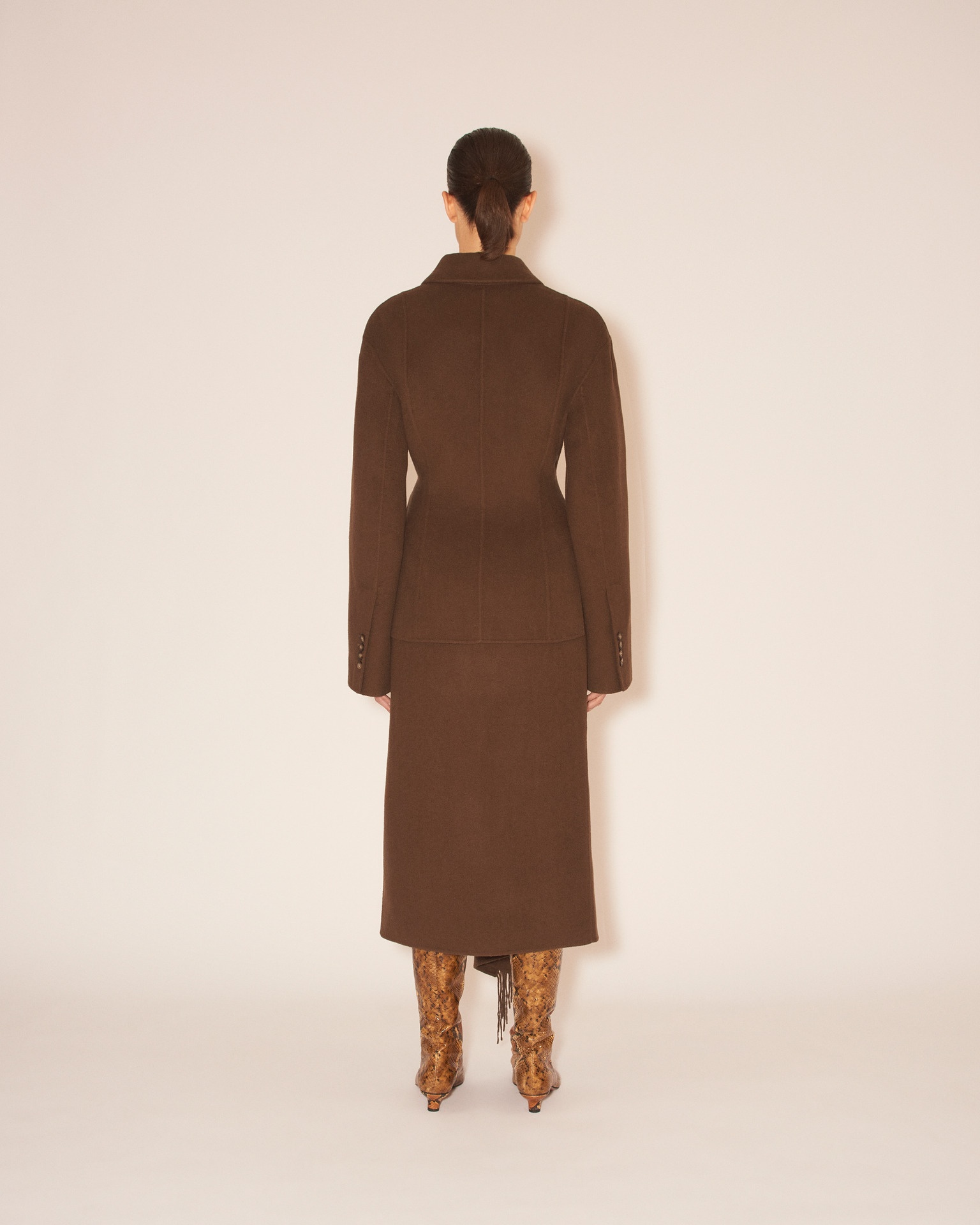 MAGDA - High buttoned fitted tailored blazer with side split - Soil - 5