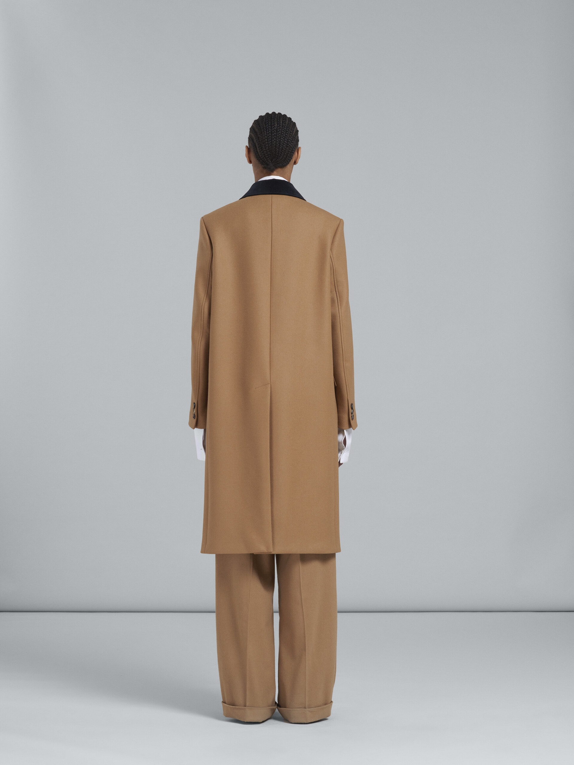 BROWN COAT WITH VELVET COLLAR - 3