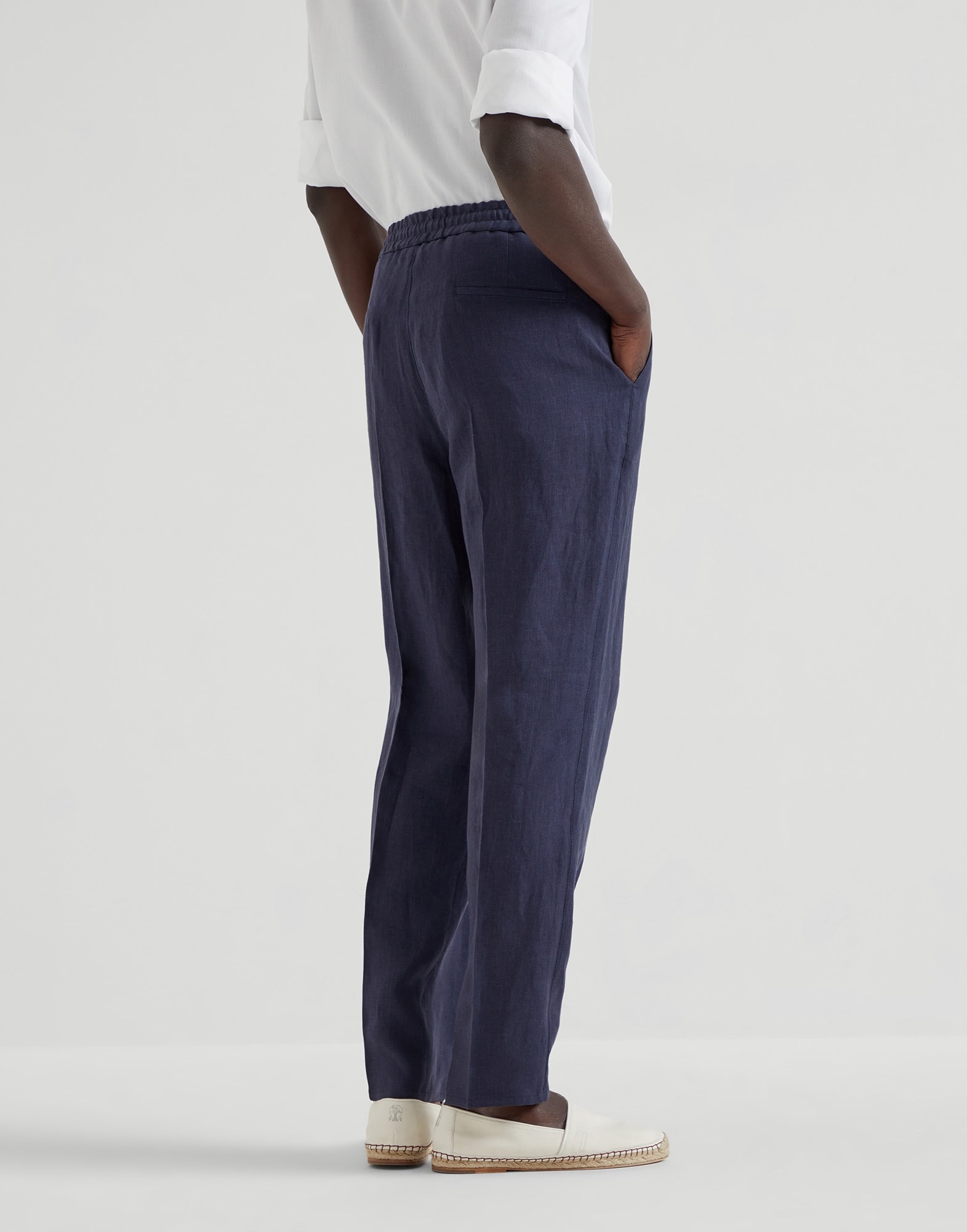 Linen leisure fit trousers with drawstring and double pleats - 2