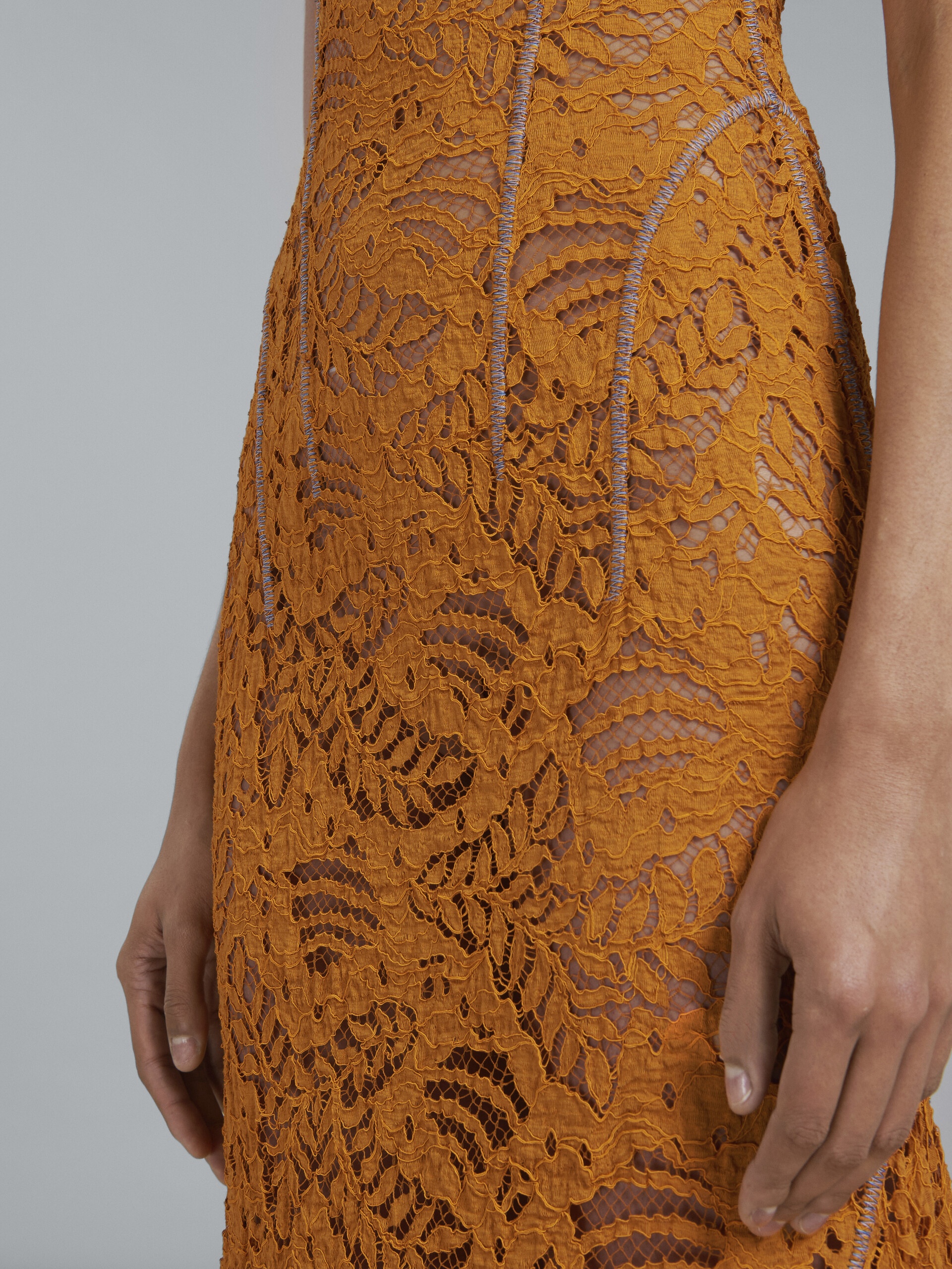 LONG DRESS IN GOLD-TONE LACE - 5