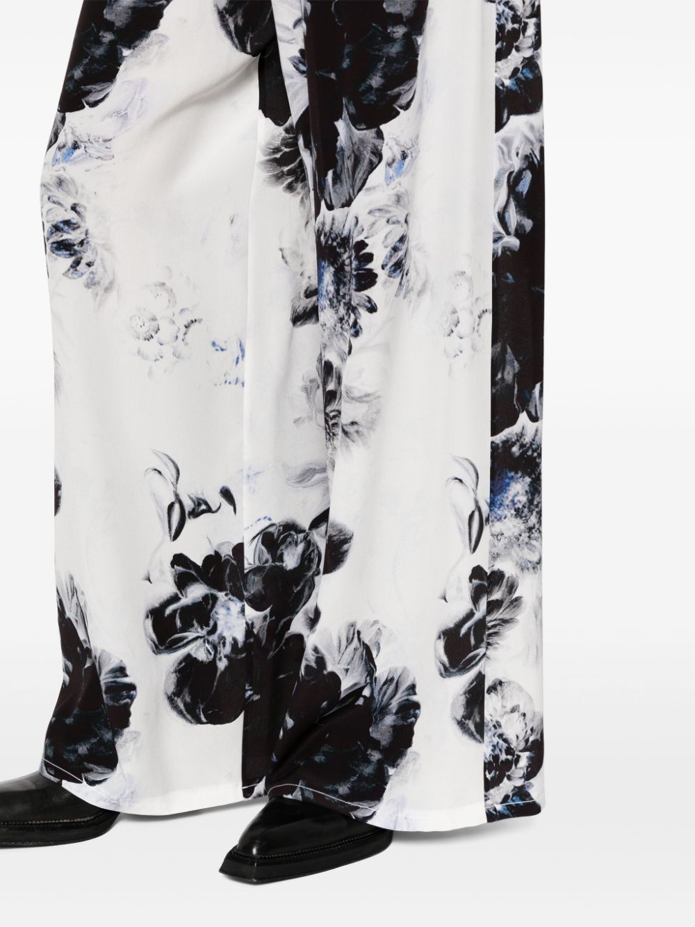 Chiaroscuro floral-print pyjama trousers - 5