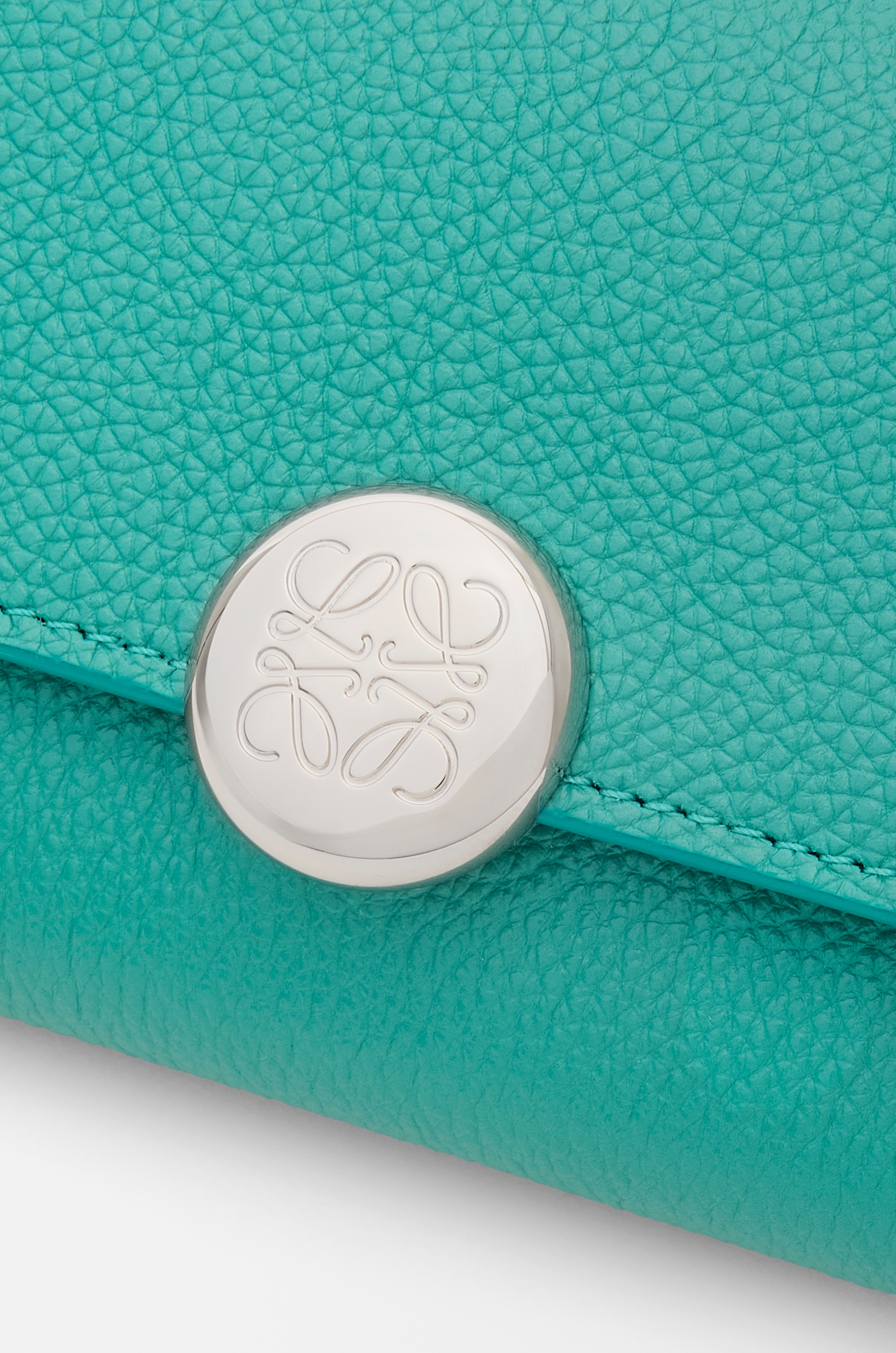 Pebble small vertical wallet in pebble grained calfskin - 5