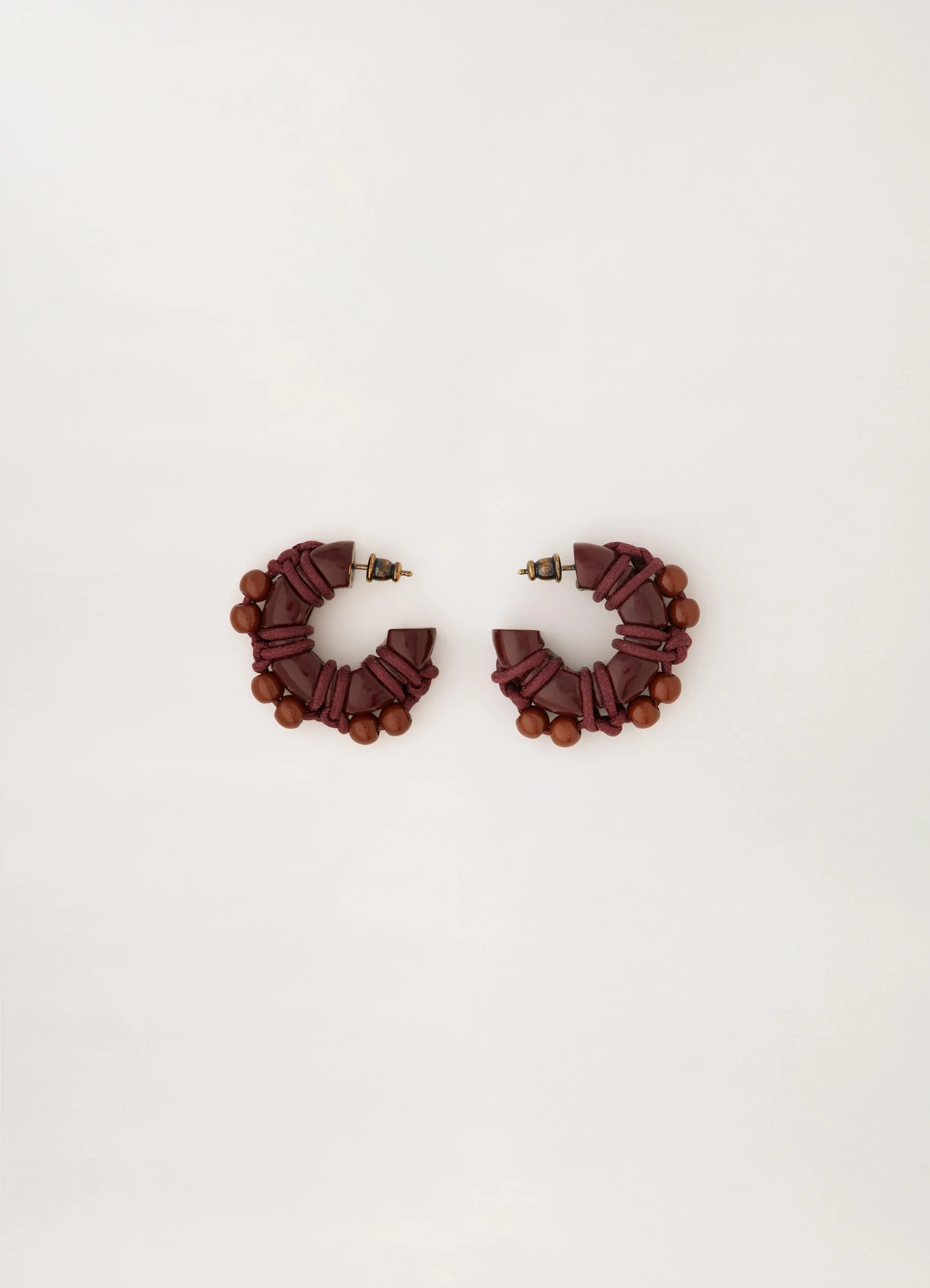 TIED UP PEARLS HOOPS
BRASS - 1