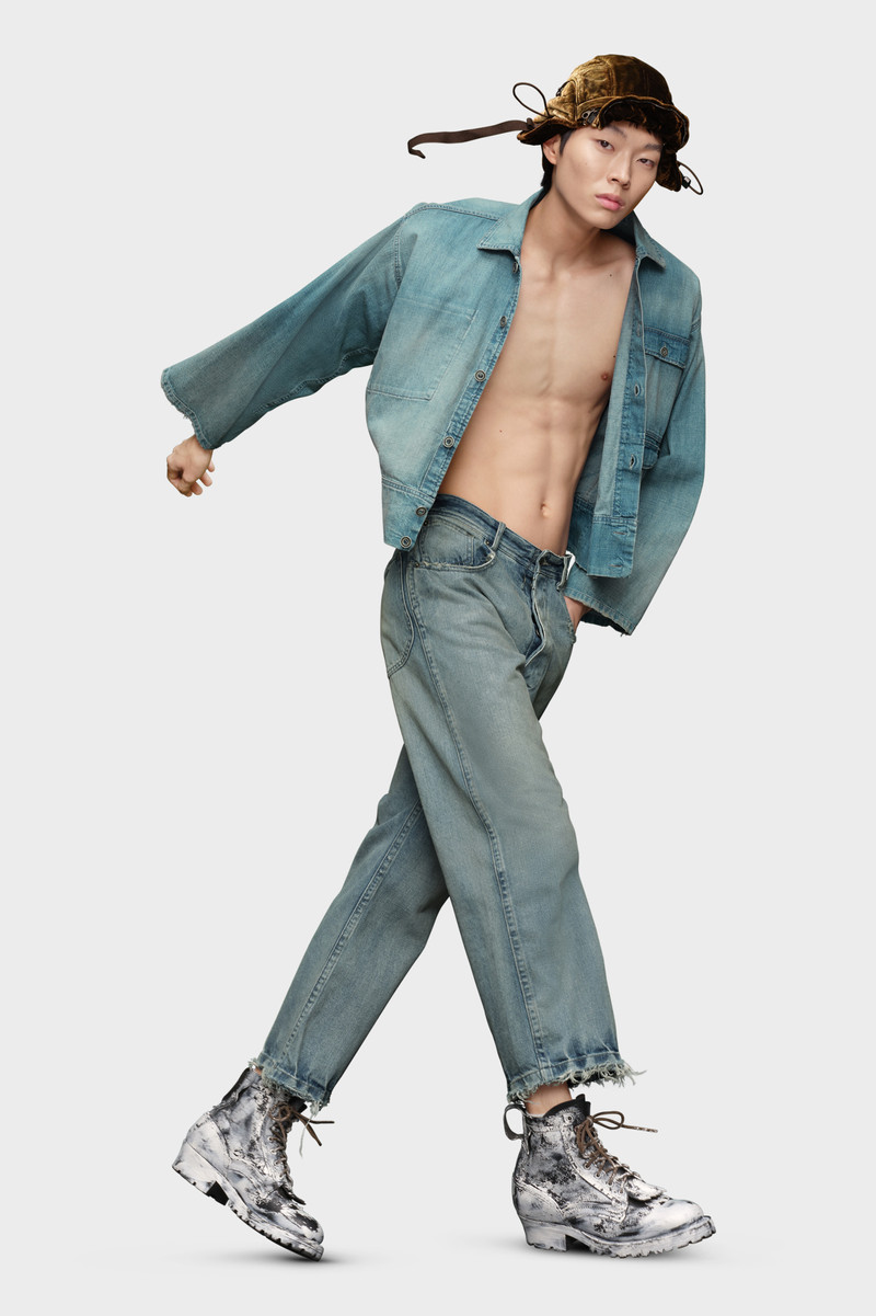 Distressed jeans 3
