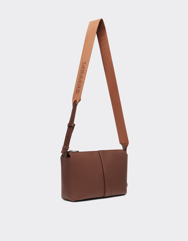 Shoulder bag in tumbled leather 4