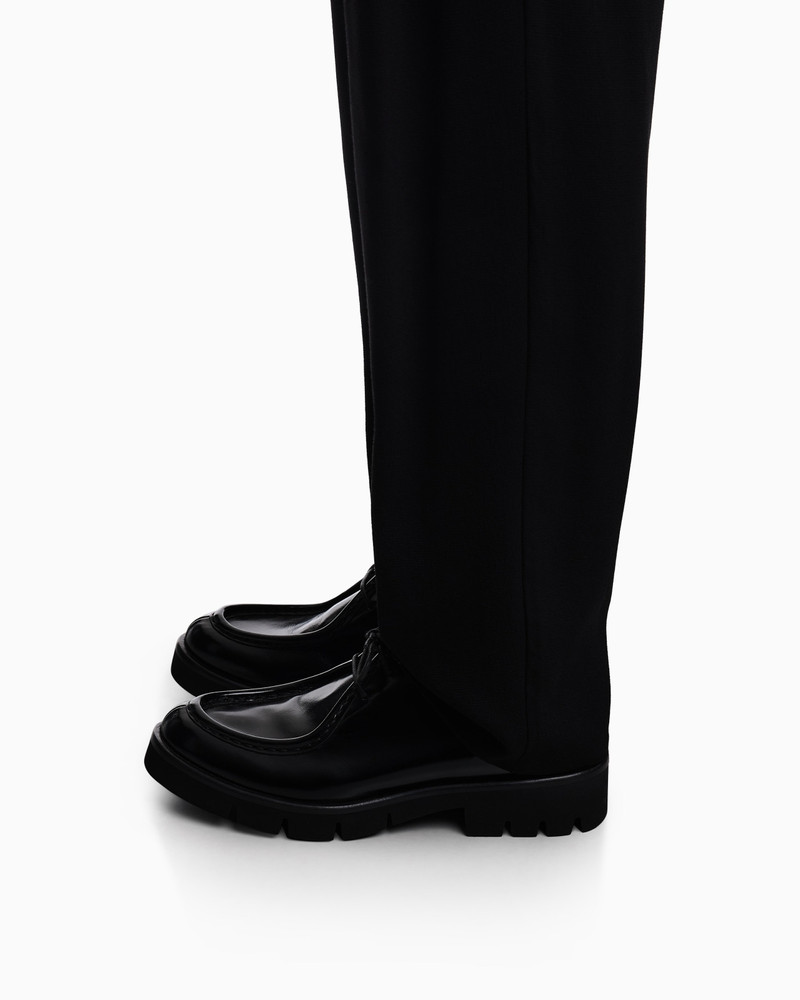 WALLABEE LACE-UPS IN SHINY POLISHED LEATHER 7