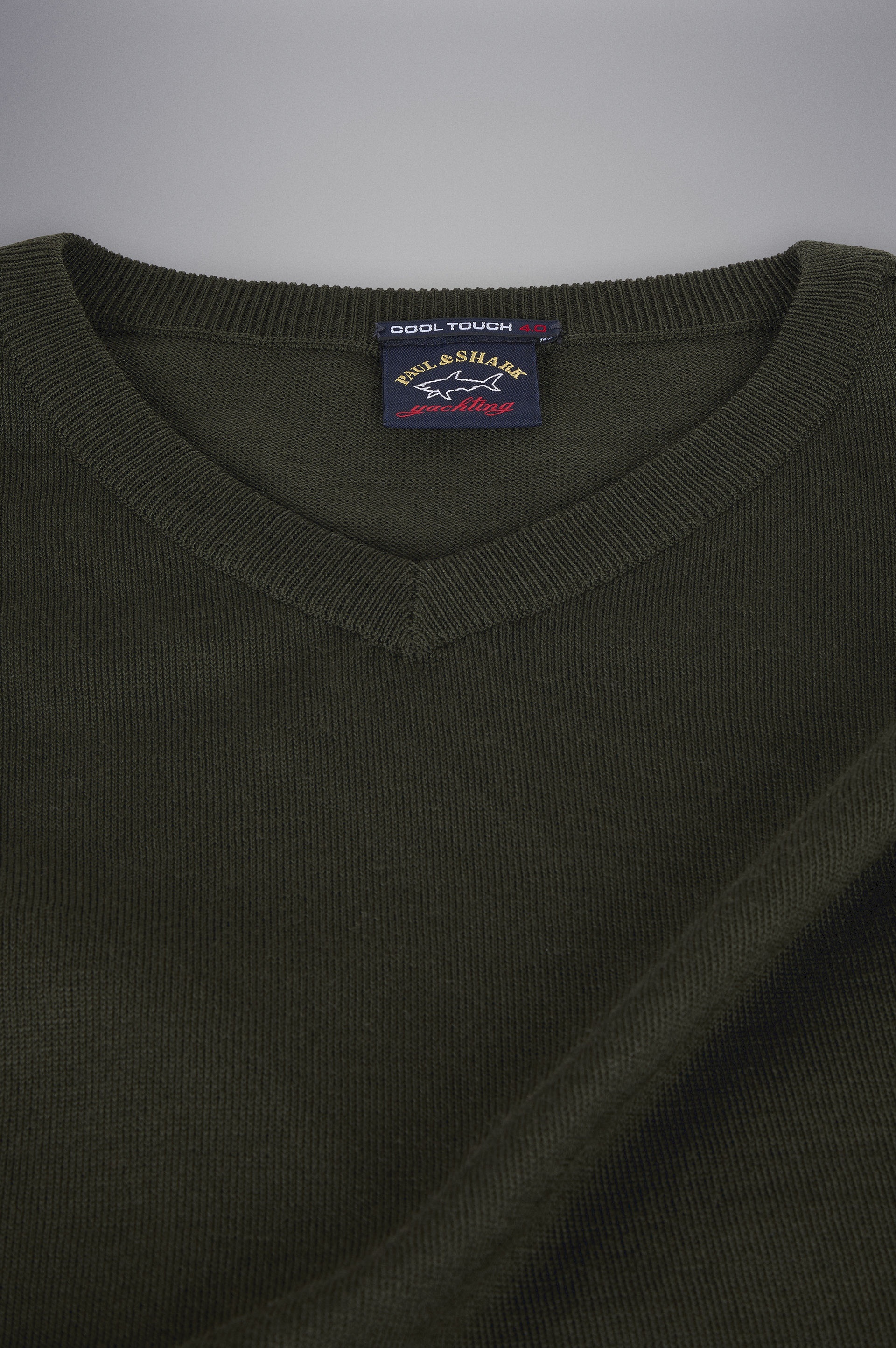 MERINO WOOL V-NECK WITH ICONIC BADGE - 5
