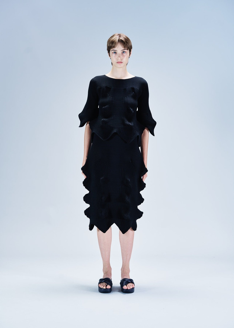 ISSEY MIYAKE LINKAGE TOP outlook