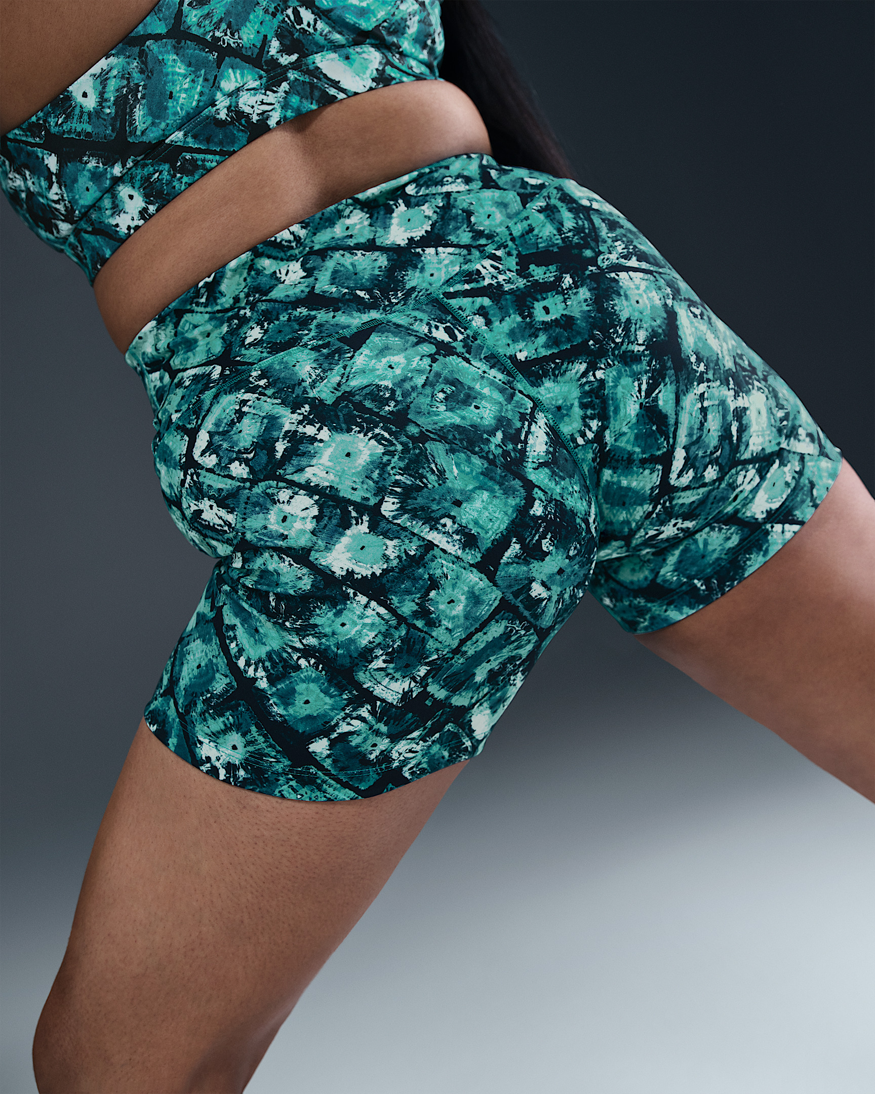 Nike Women's Artist Collection High-Waisted 5" Printed Biker Shorts - 8