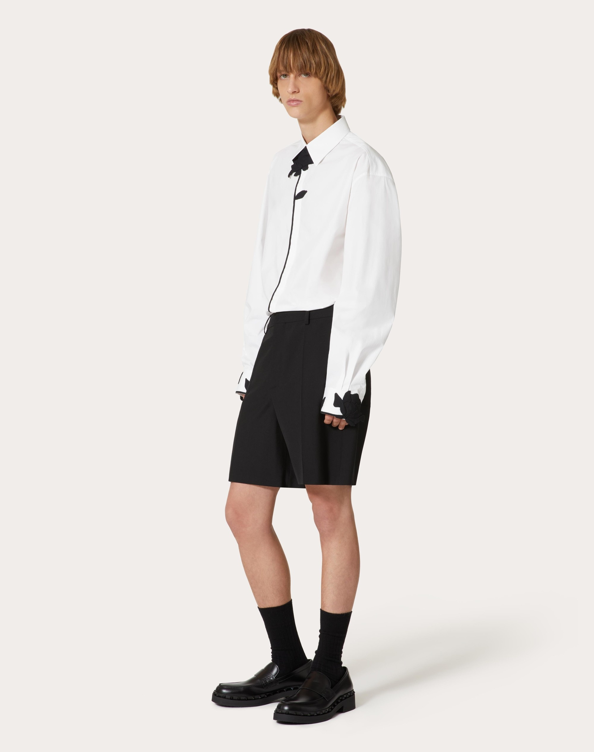 VALENTINO カテンフロラル刺繍フティ WV3MF18Y7H3 0NI Valentino LONG-SLEEVED COTTON POPLIN SHIRT WITH FLOWER