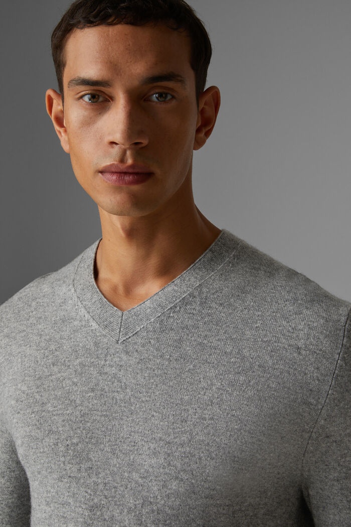 Maddox Knit pullover in Gray - 4