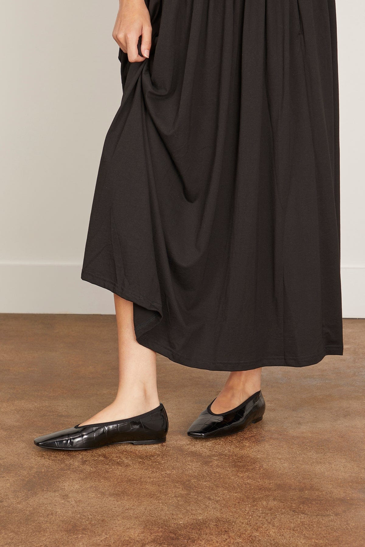 Minimalist Croco-Embossed Ballerina Flat in Black - 2