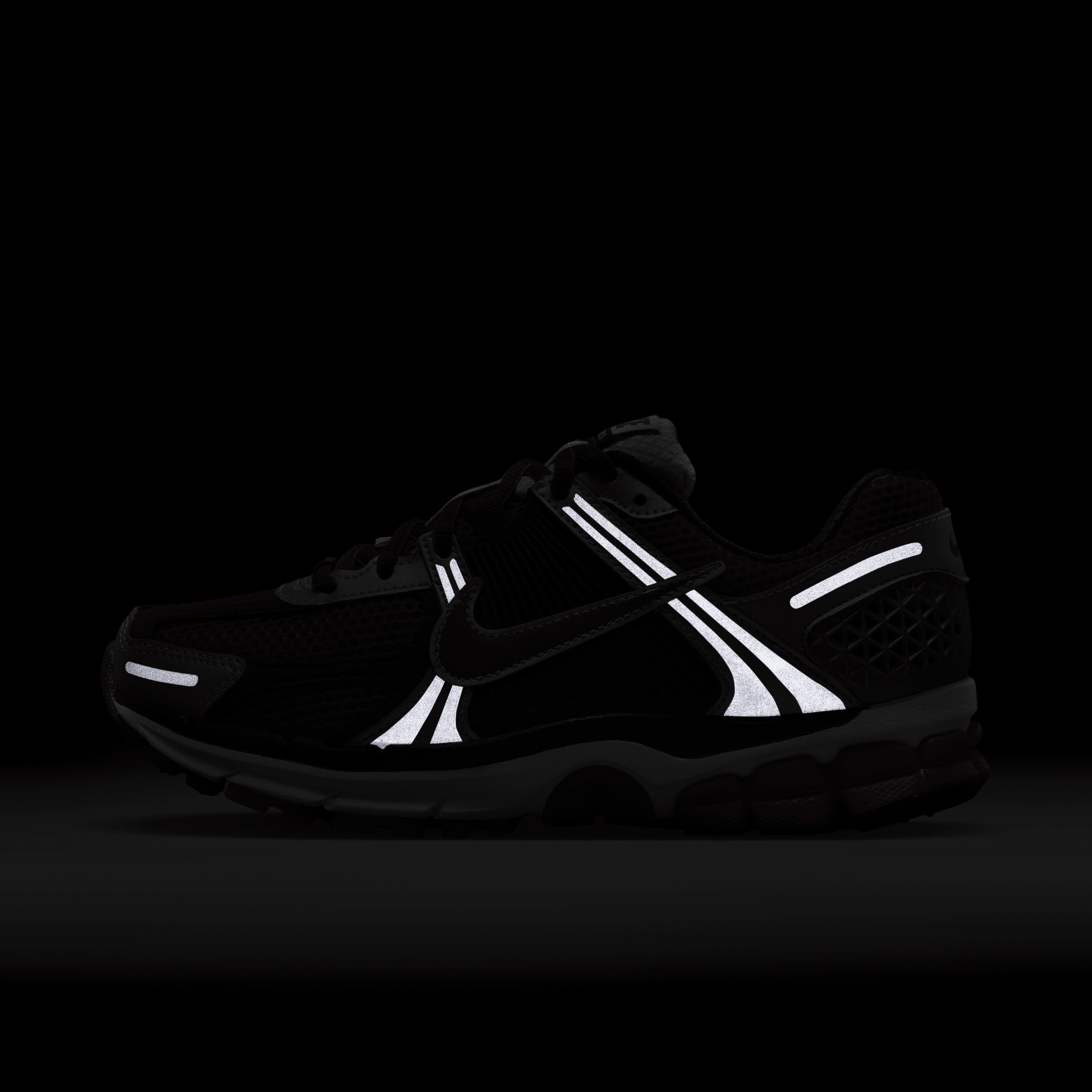 Nike Women's Vomero 5 Shoes - 11