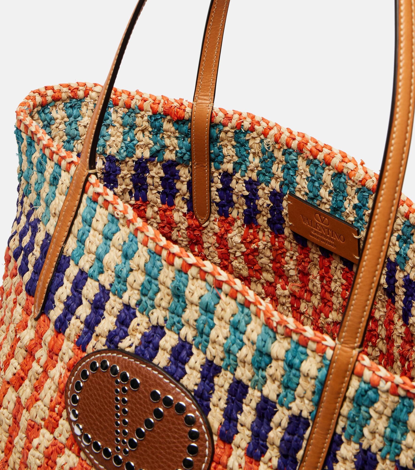 VLogo leather-trimmed raffia tote bag - 3