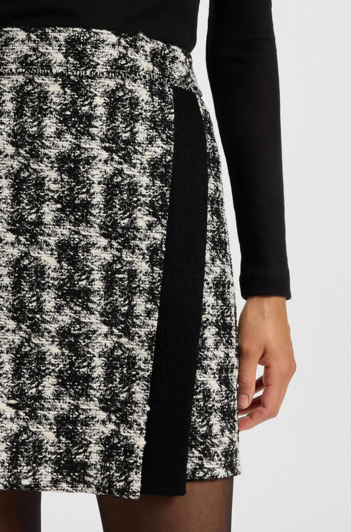MINI SKIRT IN PATTERNED FEATHER TWEED - 5