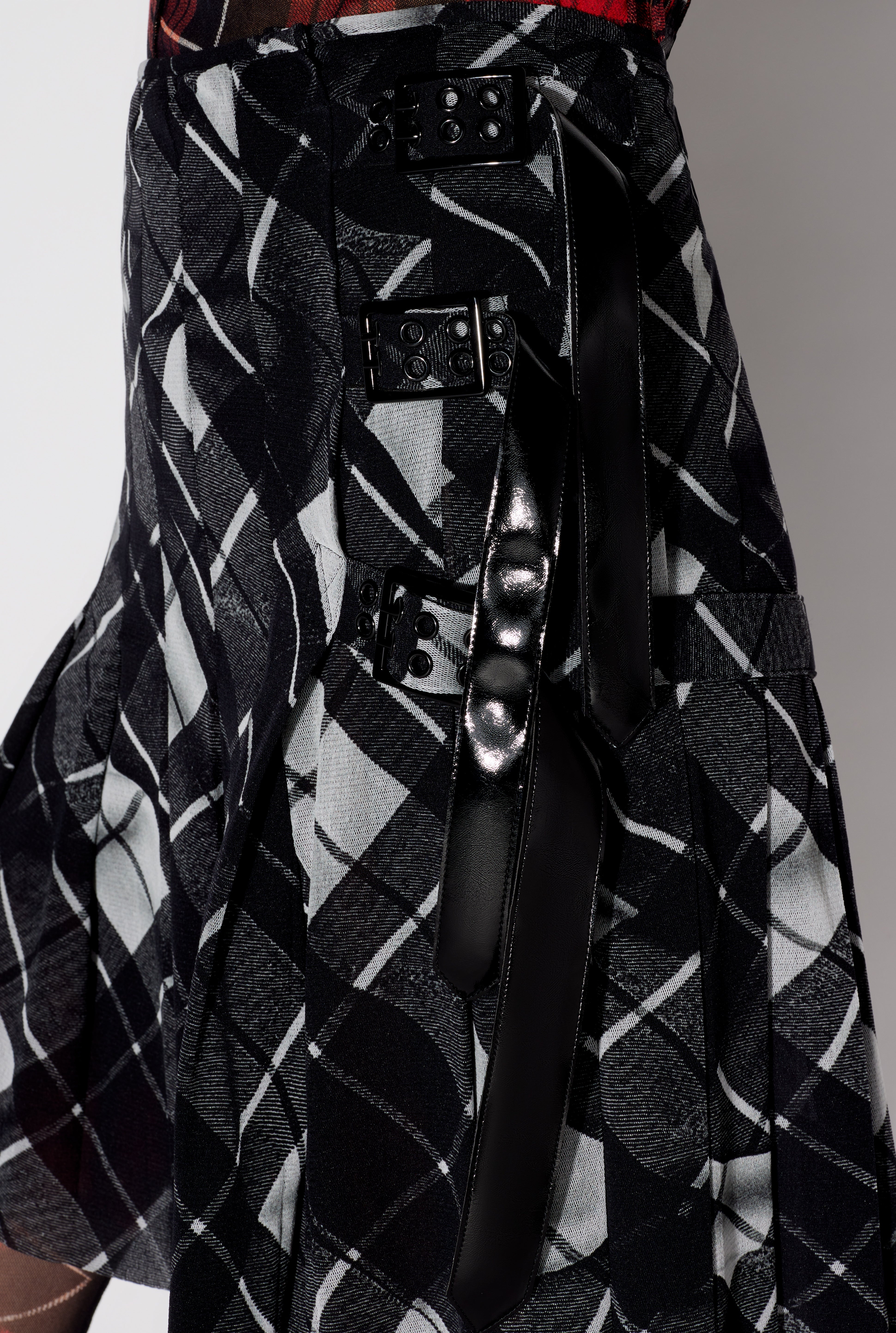 THE BLACK TARTAN KILT - 5