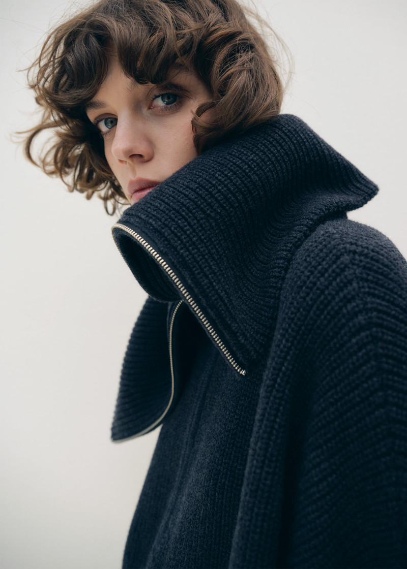 Hazel Oversized Wool Jumper - Dark Navy 8