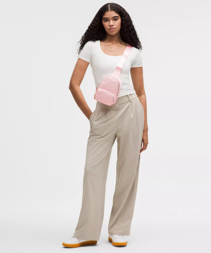 lululemon Everywhere Sling Bag Small 2L outlook