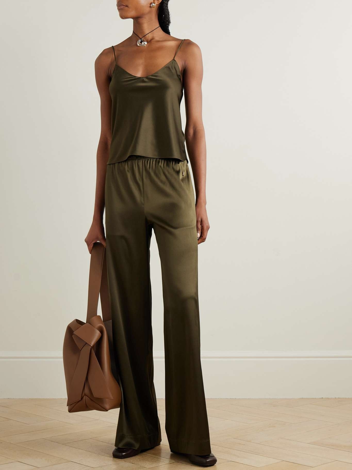 Mila silk-blend satin camisole Army green - 2