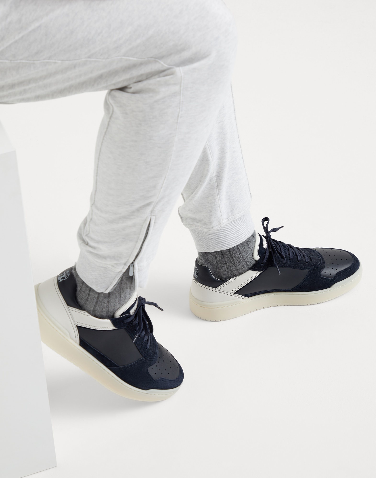 Semi-polished calfskin and washed suede basket sneakers - 4