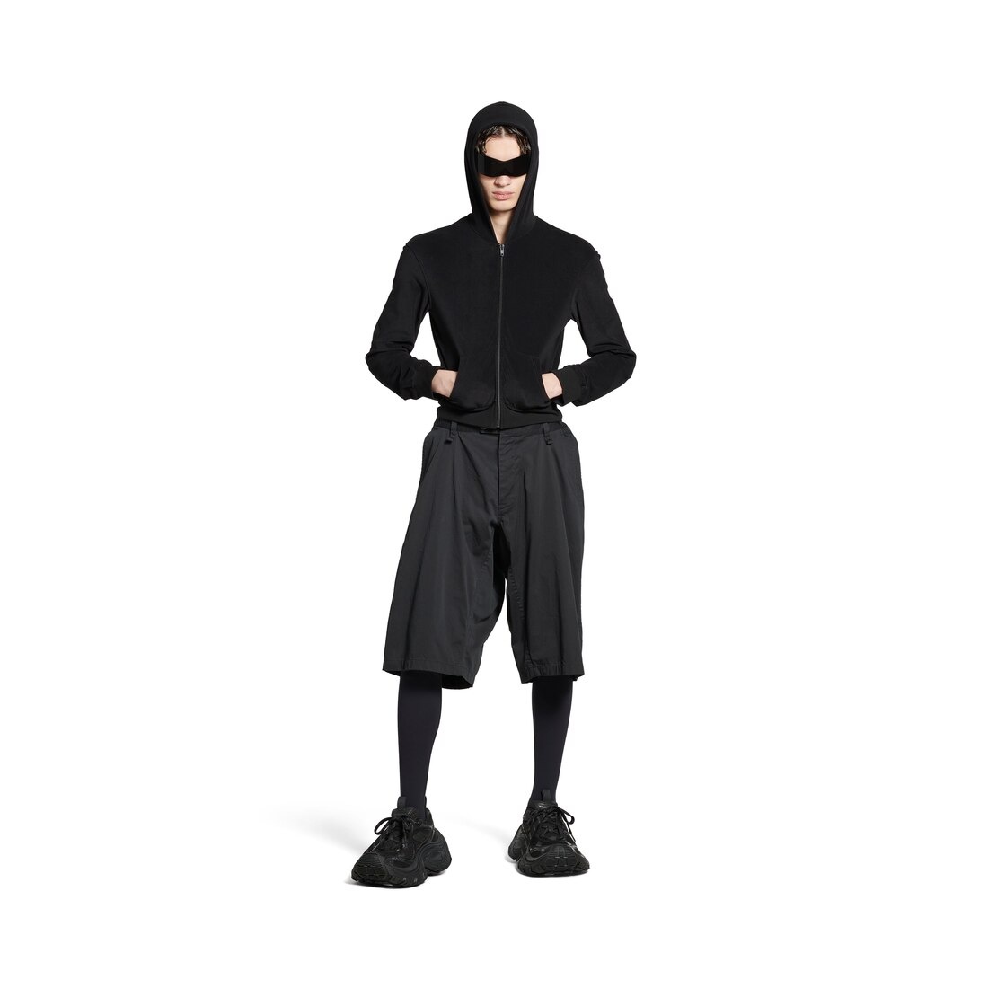 Minimal Cargo Shorts in Black - 2