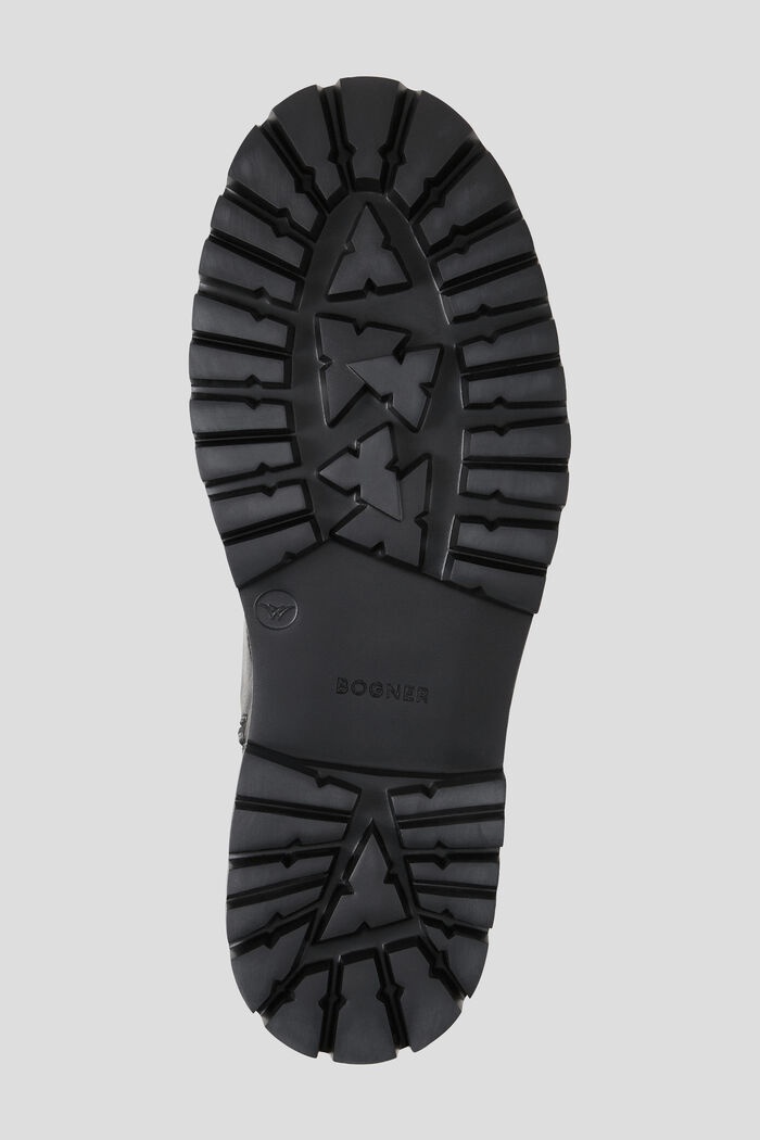 Chesa Alpina Boots in Black - 5