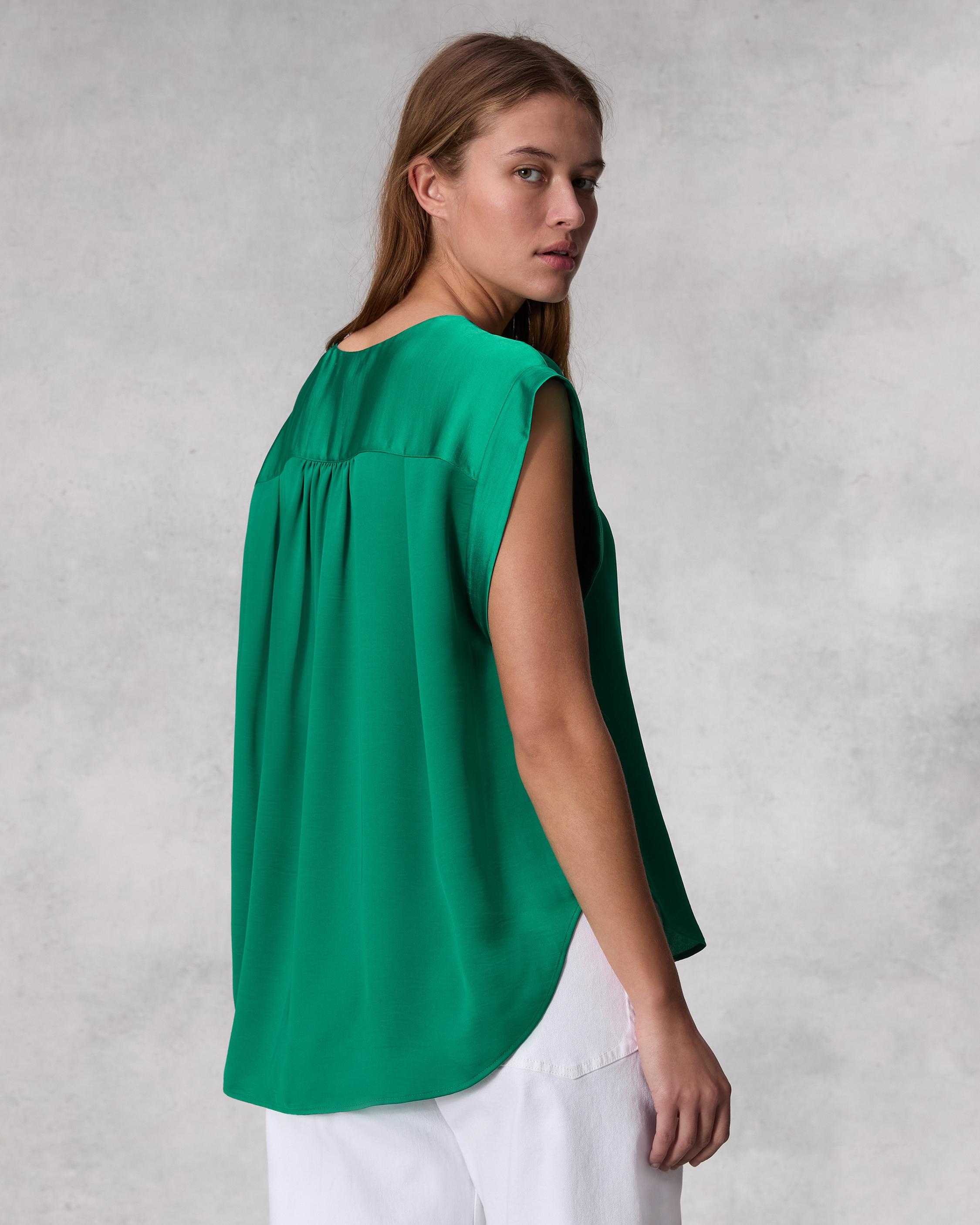 Maple Satin Top
Classic Fit - 5