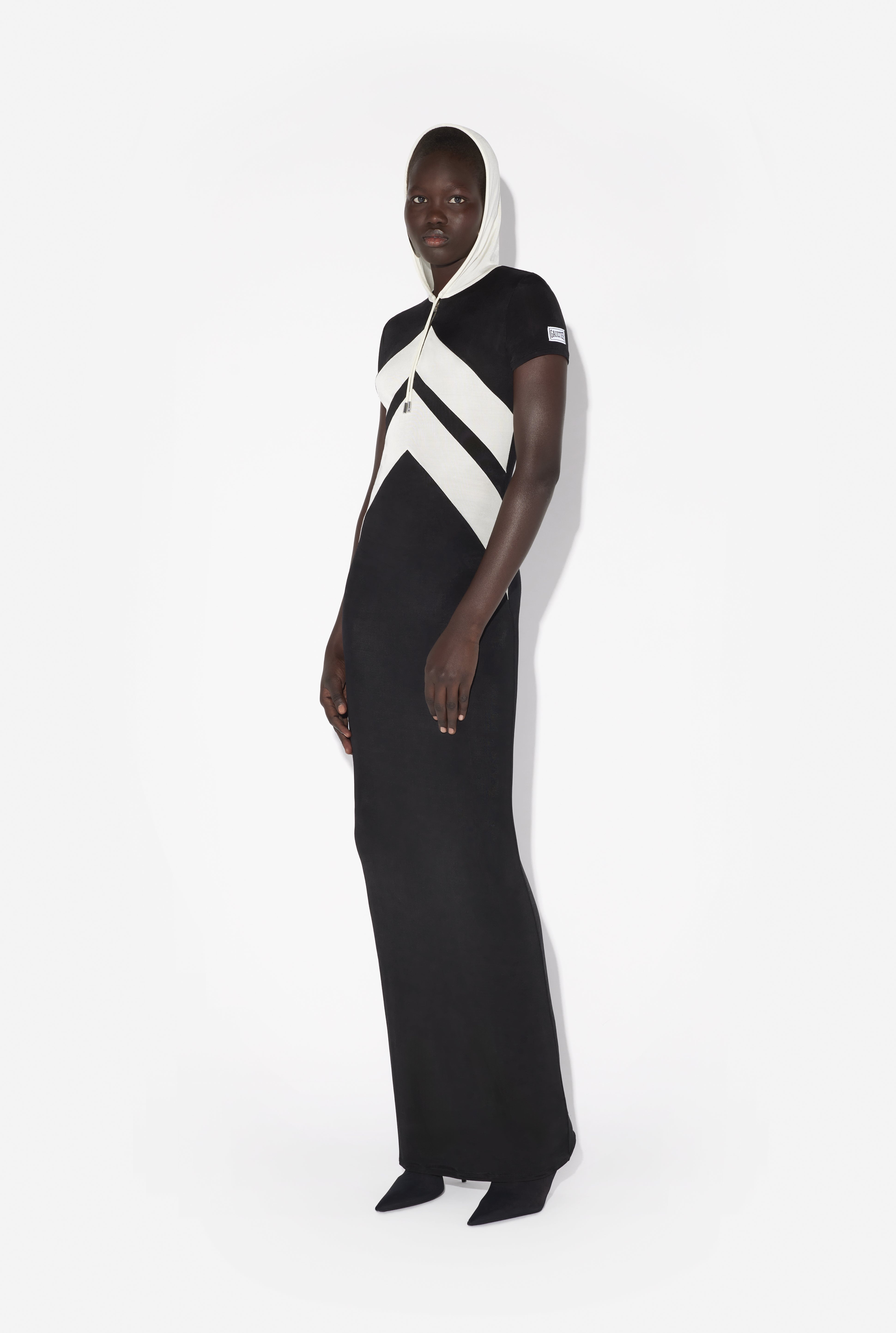 THE LONG BLACK DRESS WITH CHEVRONS - 2