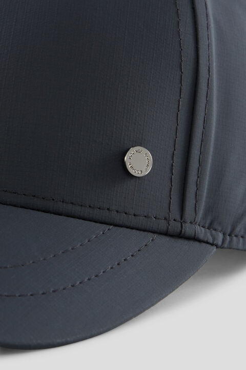 Mats Cap in Black - 4