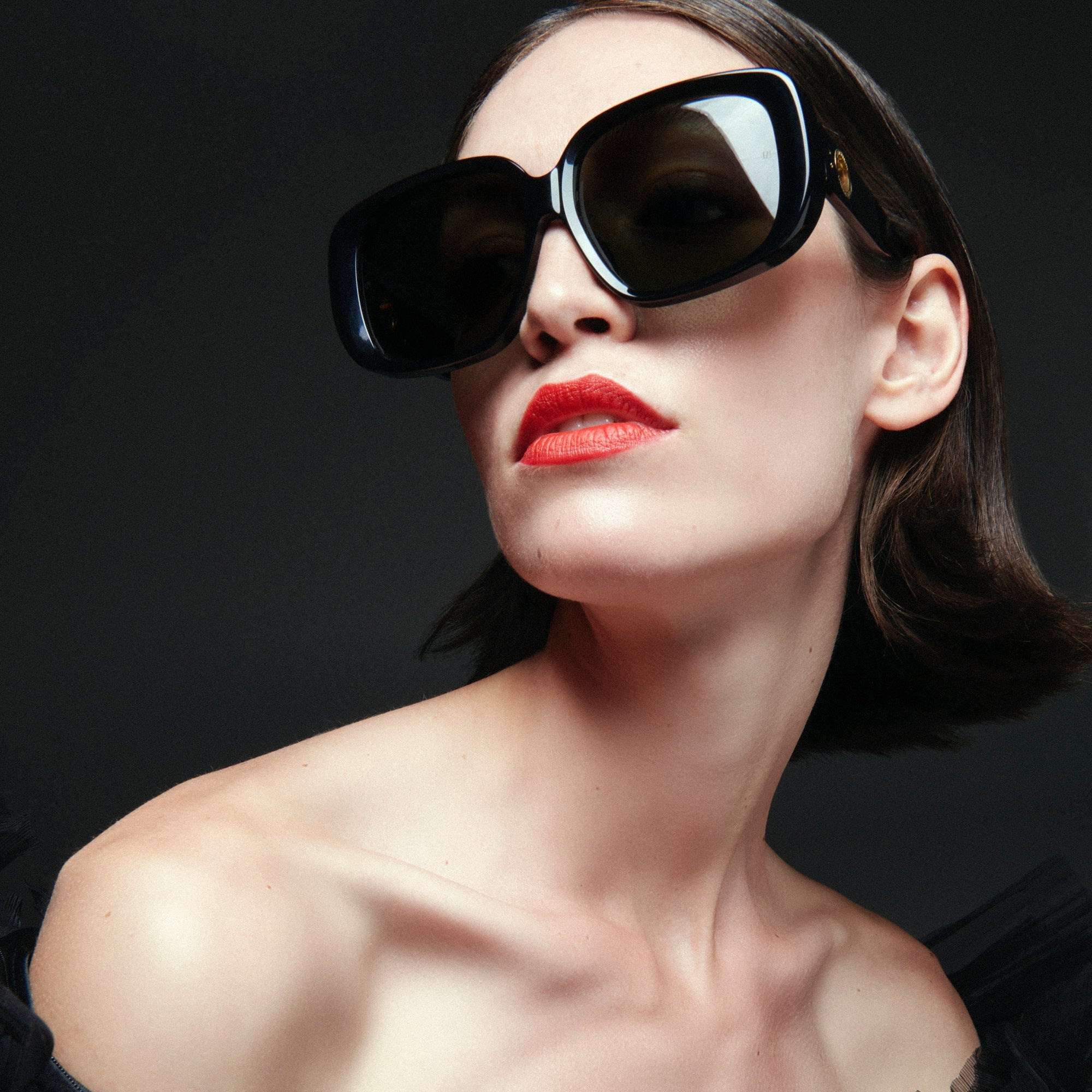 Astrid Oversized Sunglasses in Black - 5