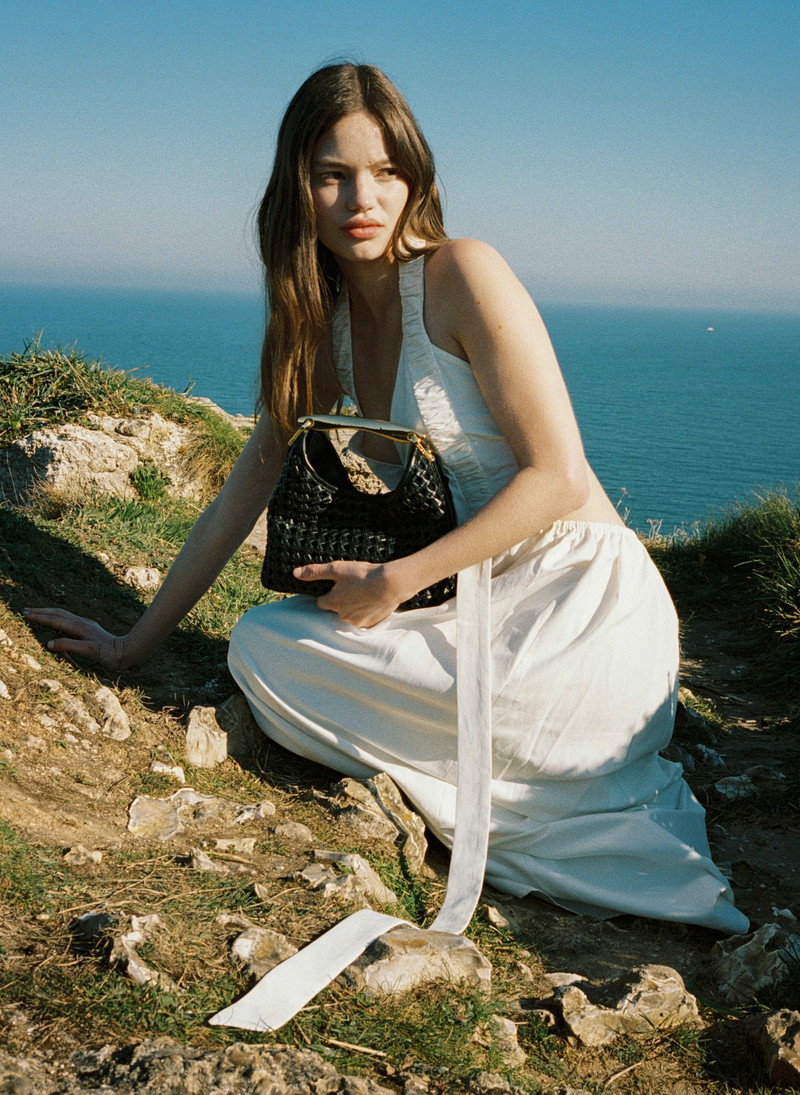 Elleme Small Boomerang Woven Leather Black outlook