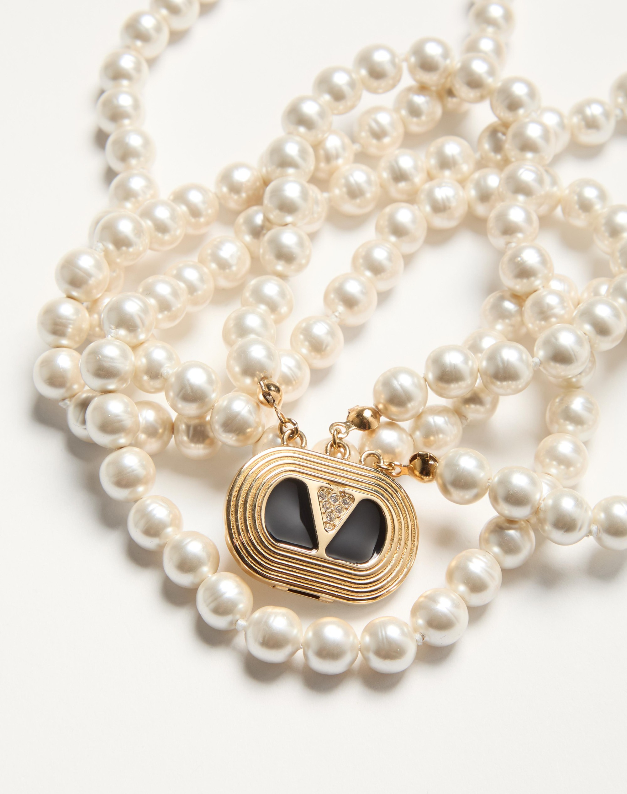 OVAL NECKLACE IN METAL, ENAMEL, PEARLS AND SWAROVSKI® CRYSTALS - 4