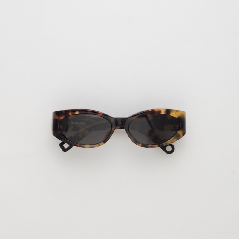 Ovalo Oval Sunglasses in Tortoiseshell 1