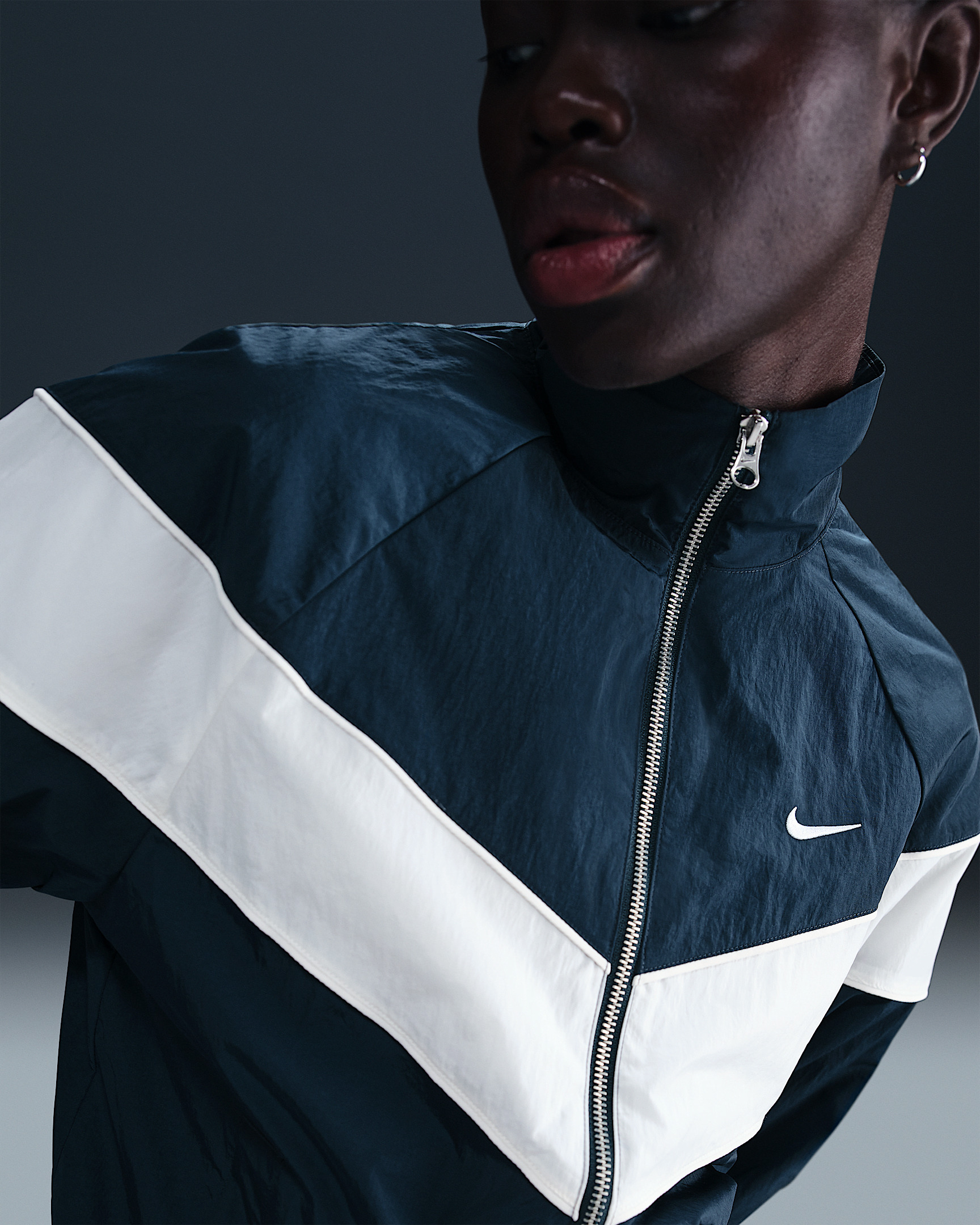 Nike Windrunner Women's Loose UV Woven Full-Zip Jacket - 3