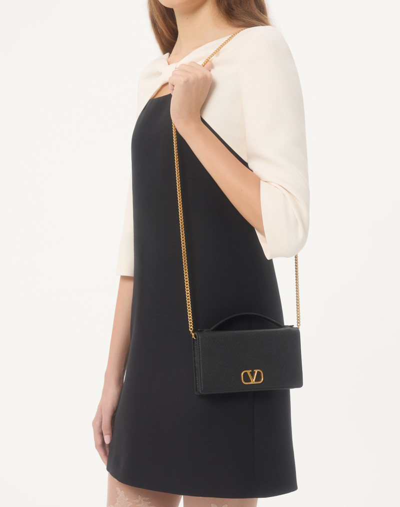 VLOGO SIGNATURE GRAINY CALFSKIN WALLET WITH CHAIN 2
