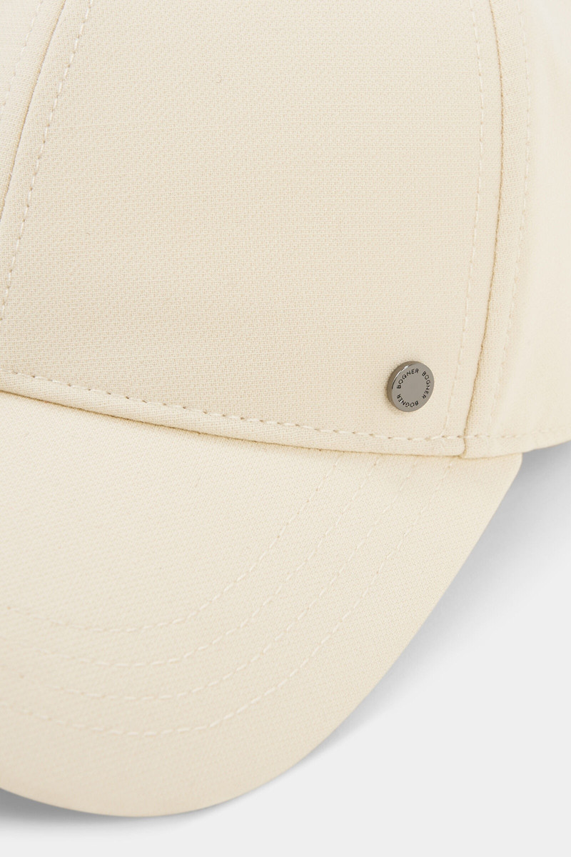 Maxi Cap in Cream 3