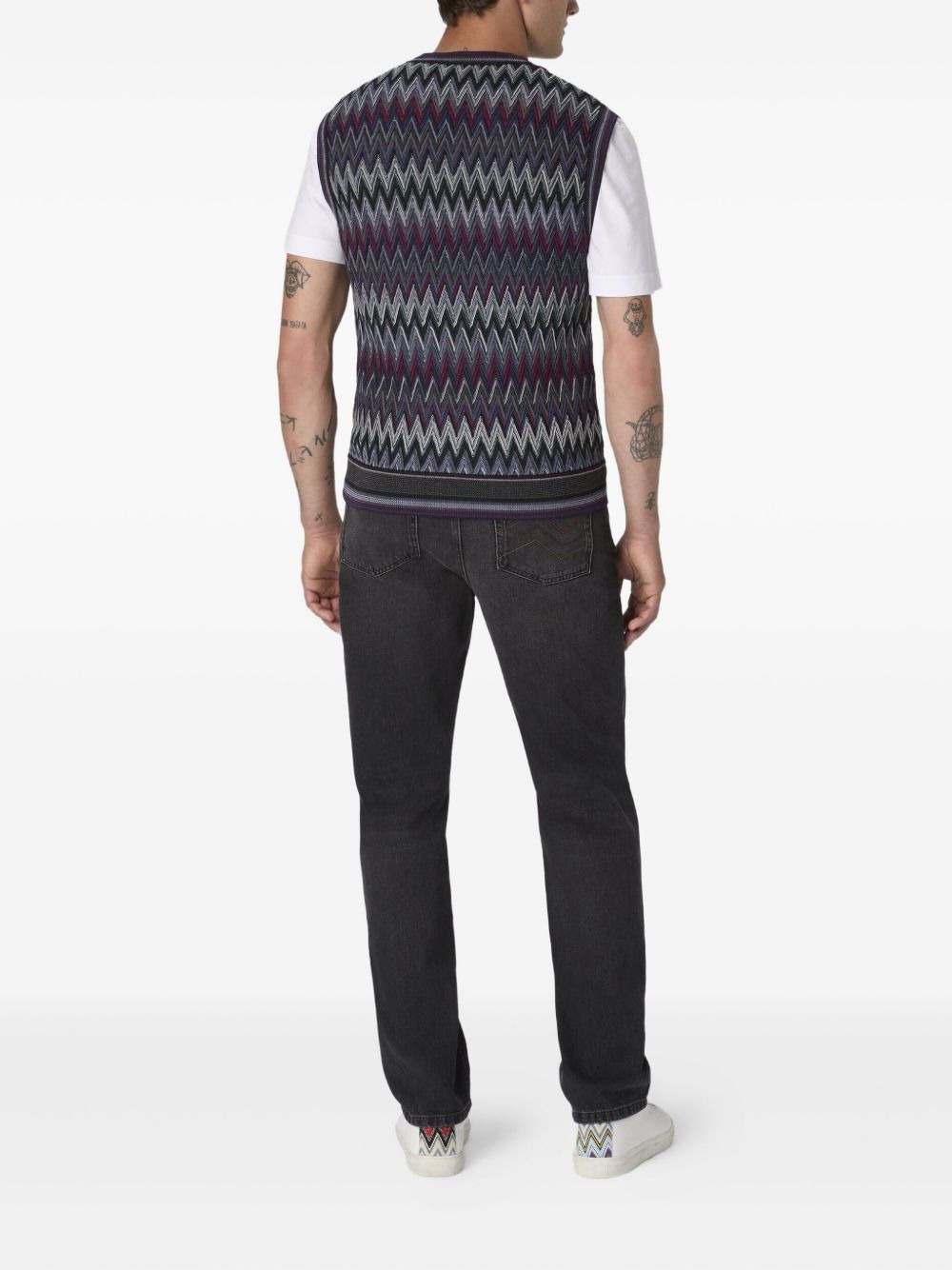 chevron-pattern V-neck sweater vest - 3
