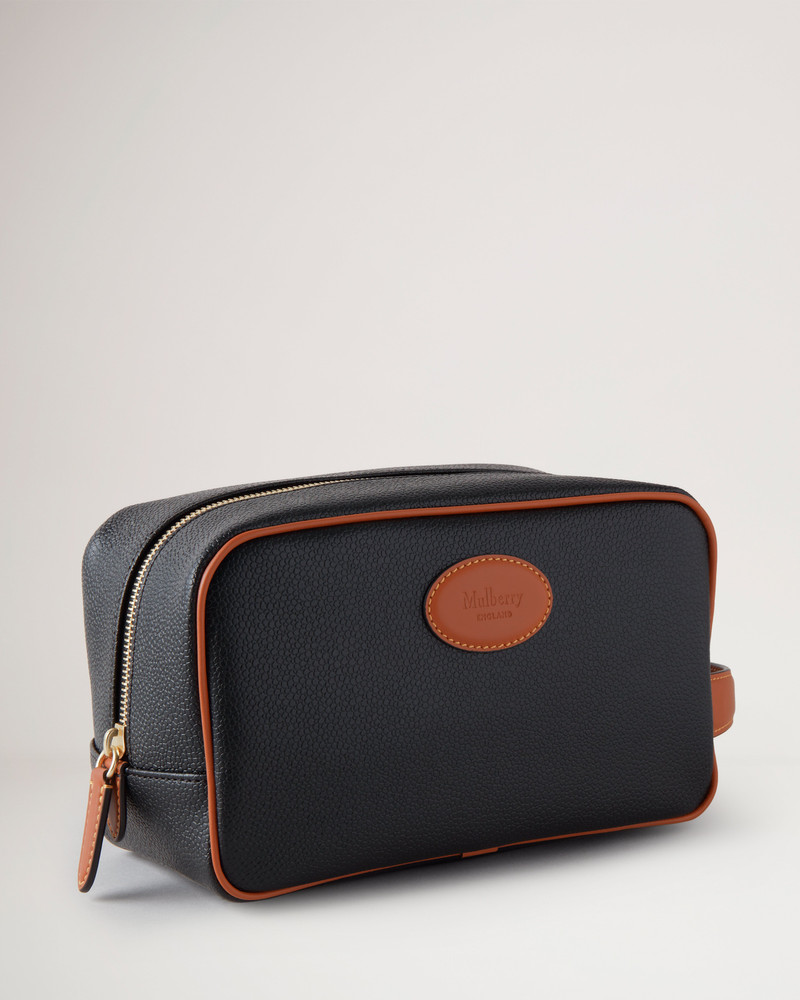 Mulberry Heritage Wash Case
Black & Cognac Printed BioVeg Scotchgrain & Flat Calf outlook