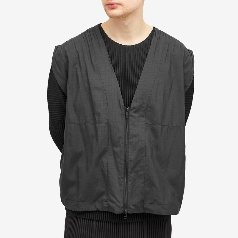 ISSEY MIYAKE Homme Plissé Issey Miyake Pleated Tech Vest outlook