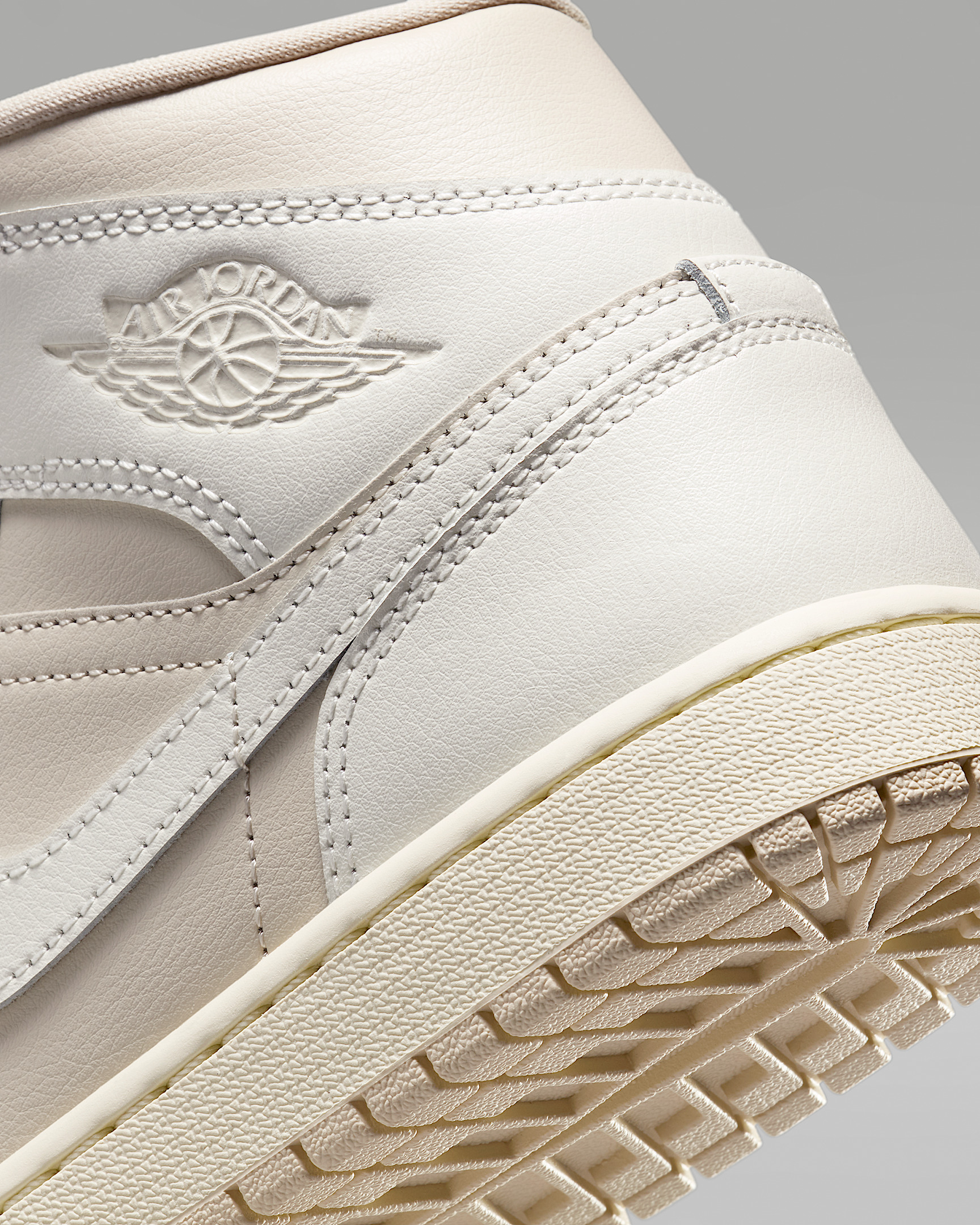 Air Jordan 1 Mid Women's Shoes - 8