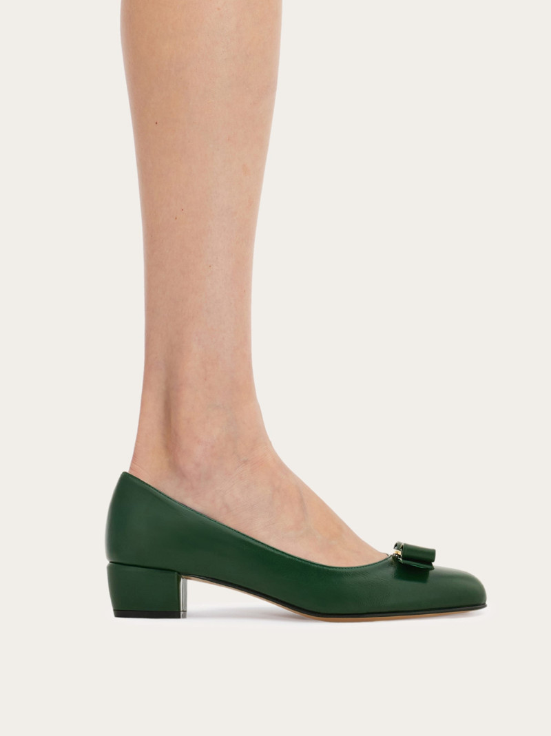 FERRAGAMO Vara pump outlook