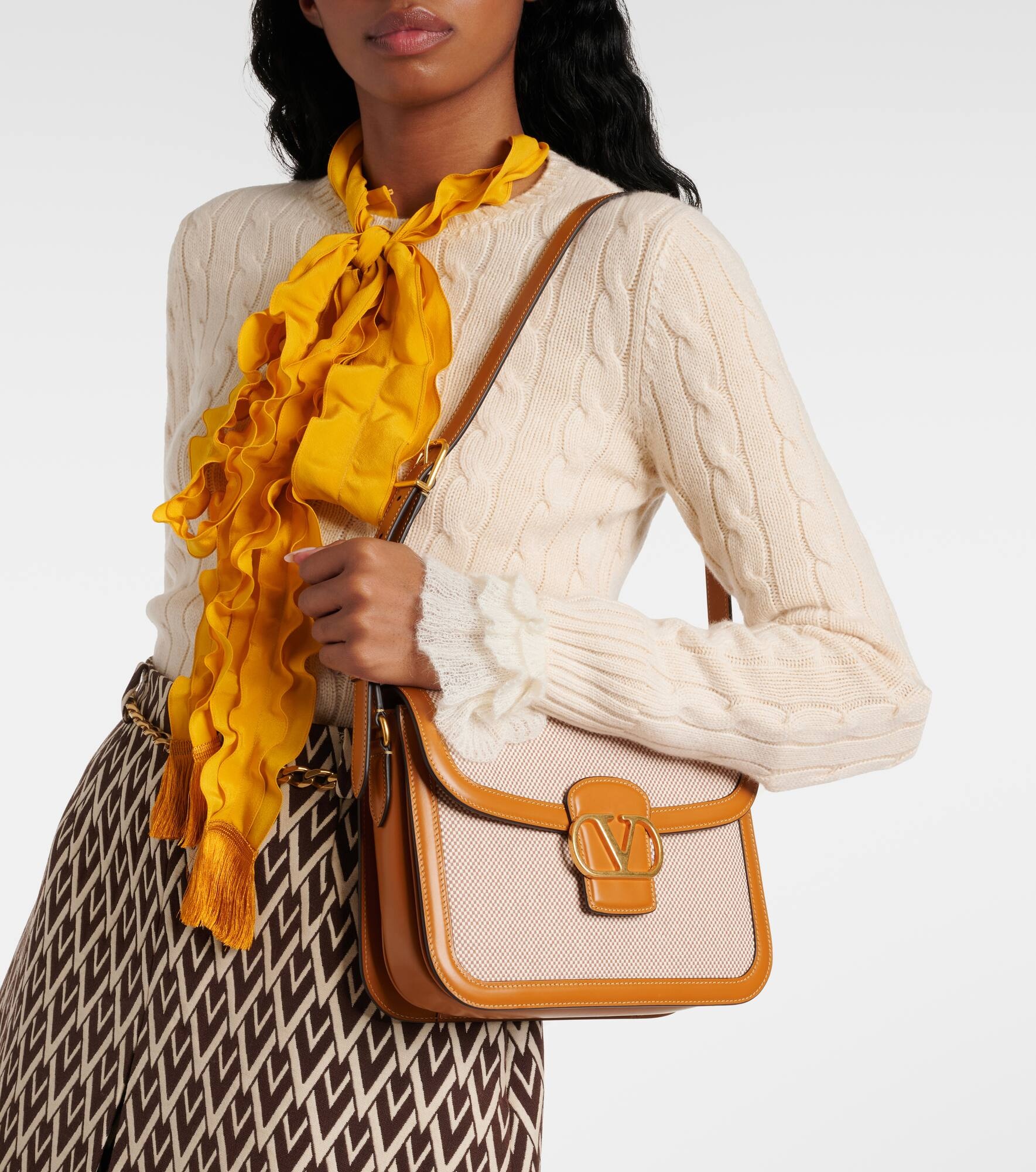 9to5 VLogo Signature canvas shoulder bag - 7