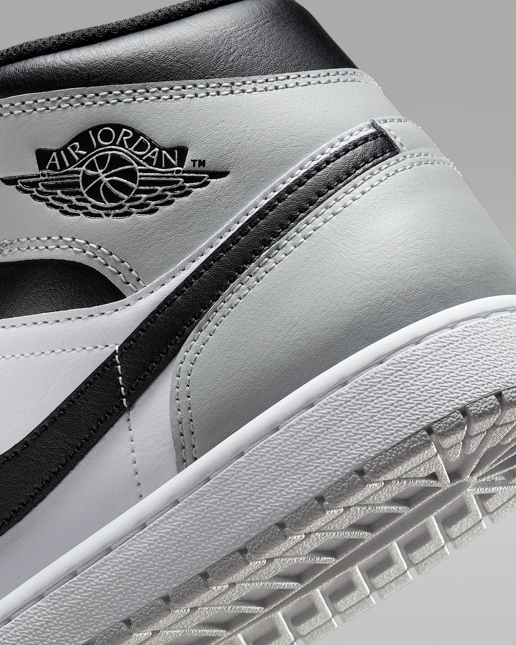 Air Jordan 1 Mid Men's Shoes - 8