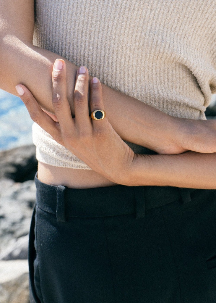 SUNKEN STONE SIGNET RING GOLD - 2