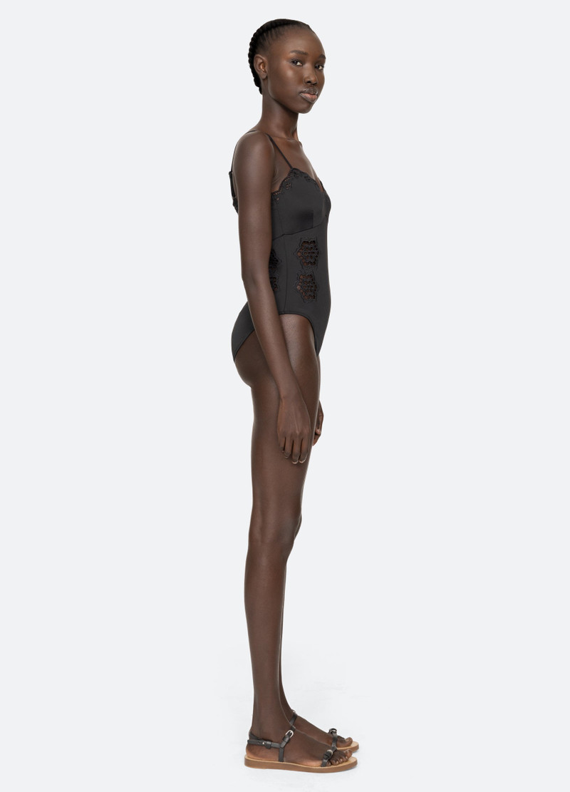 Babette One Piece 4